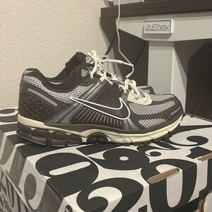 Nike Zoom Vomero 5
Like new,only worn a few times. I don’t have the original box
